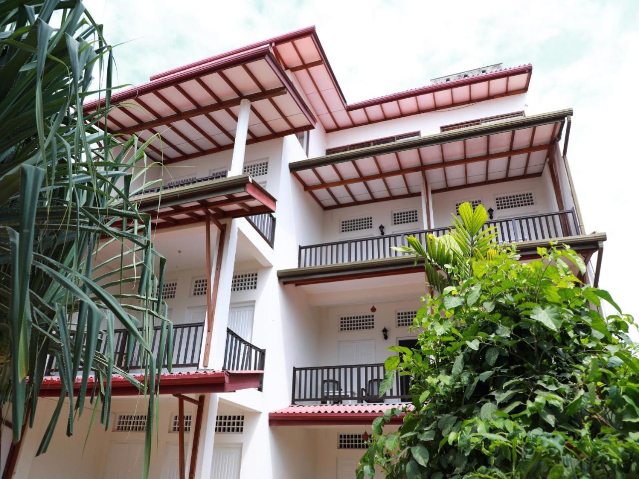 Fresh Wave Mirissa - Beach Front Exterior photo